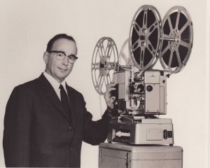 Bertil vid projektor